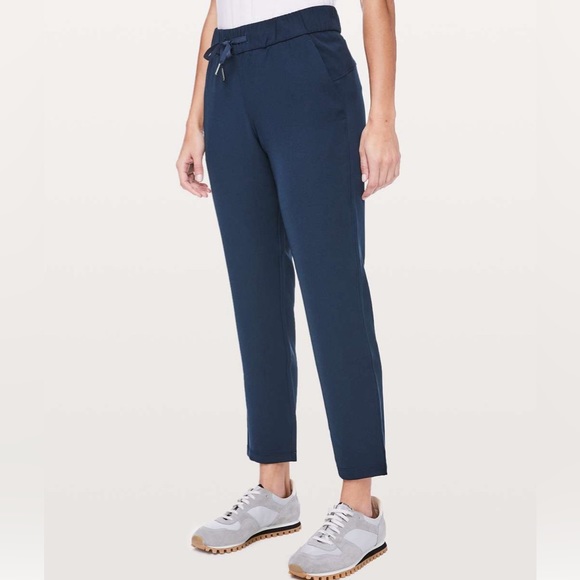 lululemon athletica Pants - Lululemon on the fly pant - 7/8 length, size 4